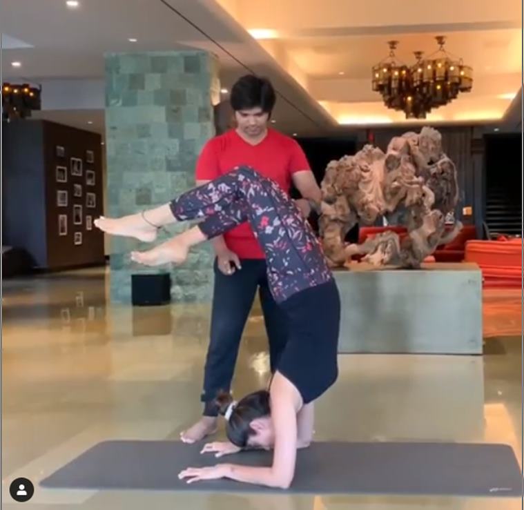 shilpa shetty, shilpa shetty yoga, shilpa shetty Vrischikasana, Vrischikasana, indianexpress.com, indianexpress, Vrischikasana benefits, indianexpress.com, indianexpess,