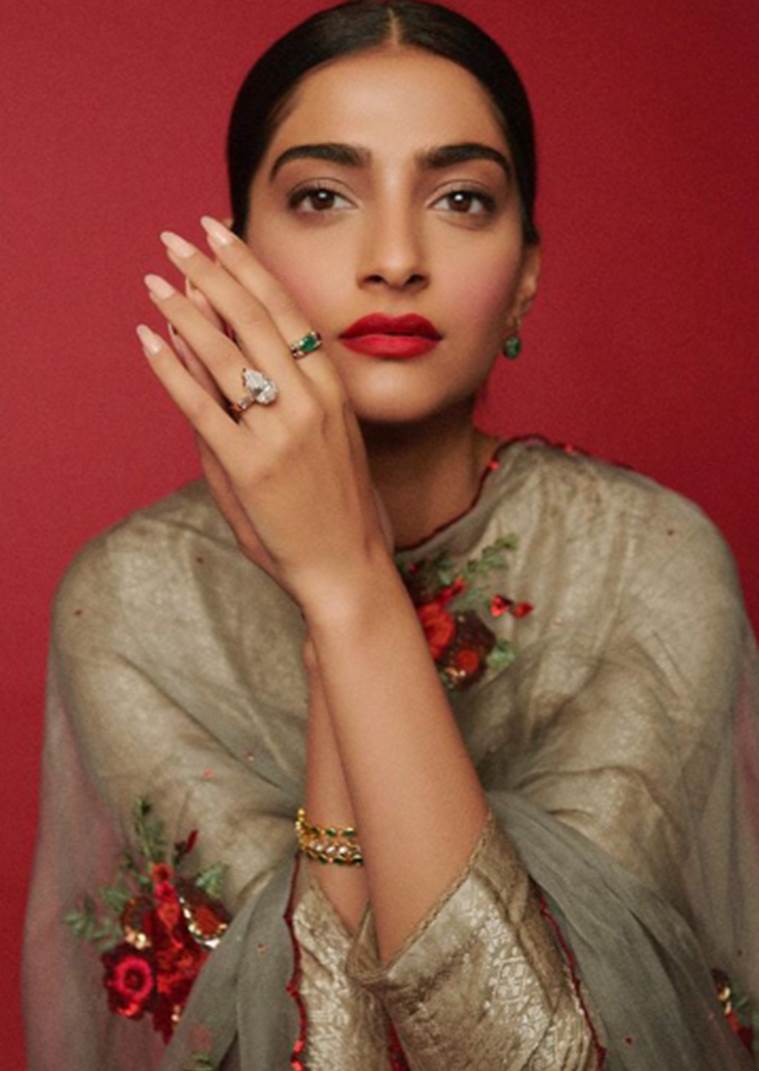 Diamond Jewellery by Sapna Jewels : Sonam Kapoor Turns It On At Cannes 2013