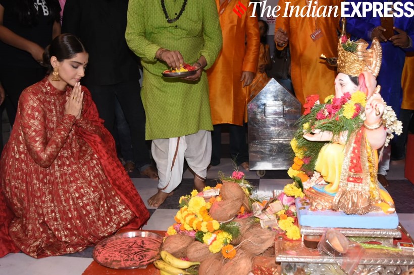 Sonam Kapoor at Lord Ganesha
