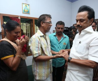 Subhasri accident, Subhasri death chennai, Subhasri ravi, AIADMK banner, Tamil Nadu Banner, AIADMK, DMK, Stalin, MK Stalin, Banner death