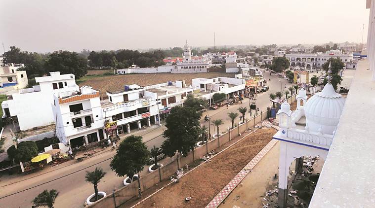 550th Birth Anniversary of Guru Nanak: SAD, Congress start drives to paint holy town