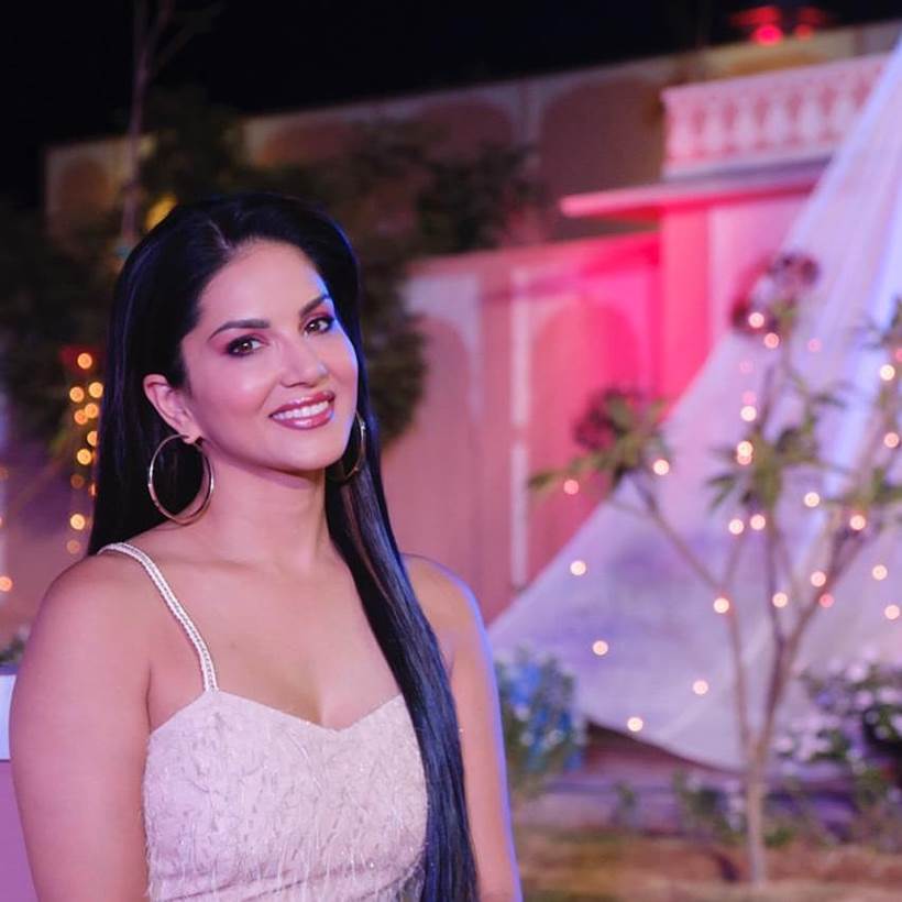 Disha Patani, Varun Dhawan, Sara Ali Khan, Ayushmann Khurrana, Celebrity social media photos, social media photos, Sunny Leone, Vaani Kapoor