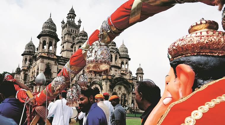 ganesh chaturthi, sale of ganesh idol, surat ganesh chaturthi, surat news, gujarat news, indian express