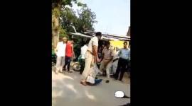 up cops thrash man, up cops thrash man viral video, UP cops suspending for thrashing man, UP news