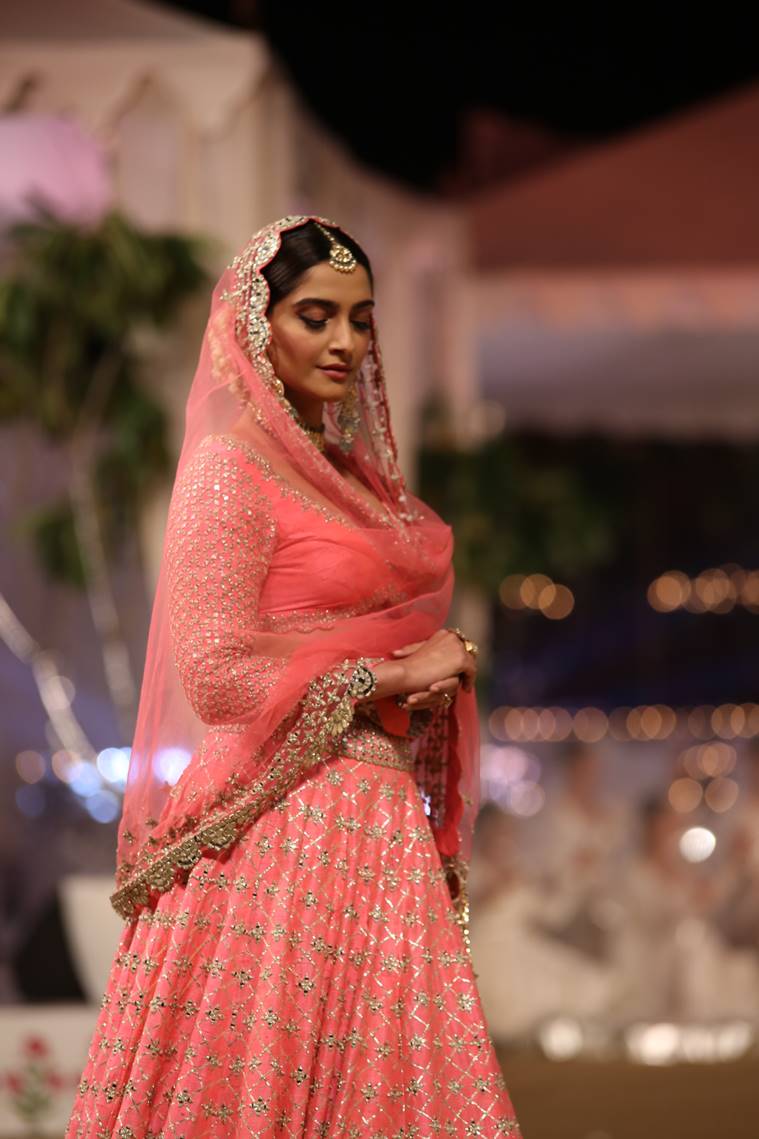 Revealed: Sonam Kapoor's Wedding Lehenga Is Designed By These Three  Designers - Eventznu.com