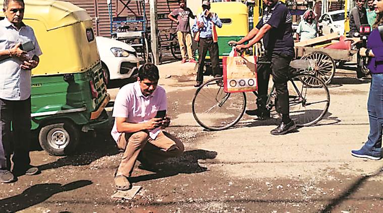 Delhi city news, AAP Delhi, Delhi potholes, delhi pwd, delhi potholes