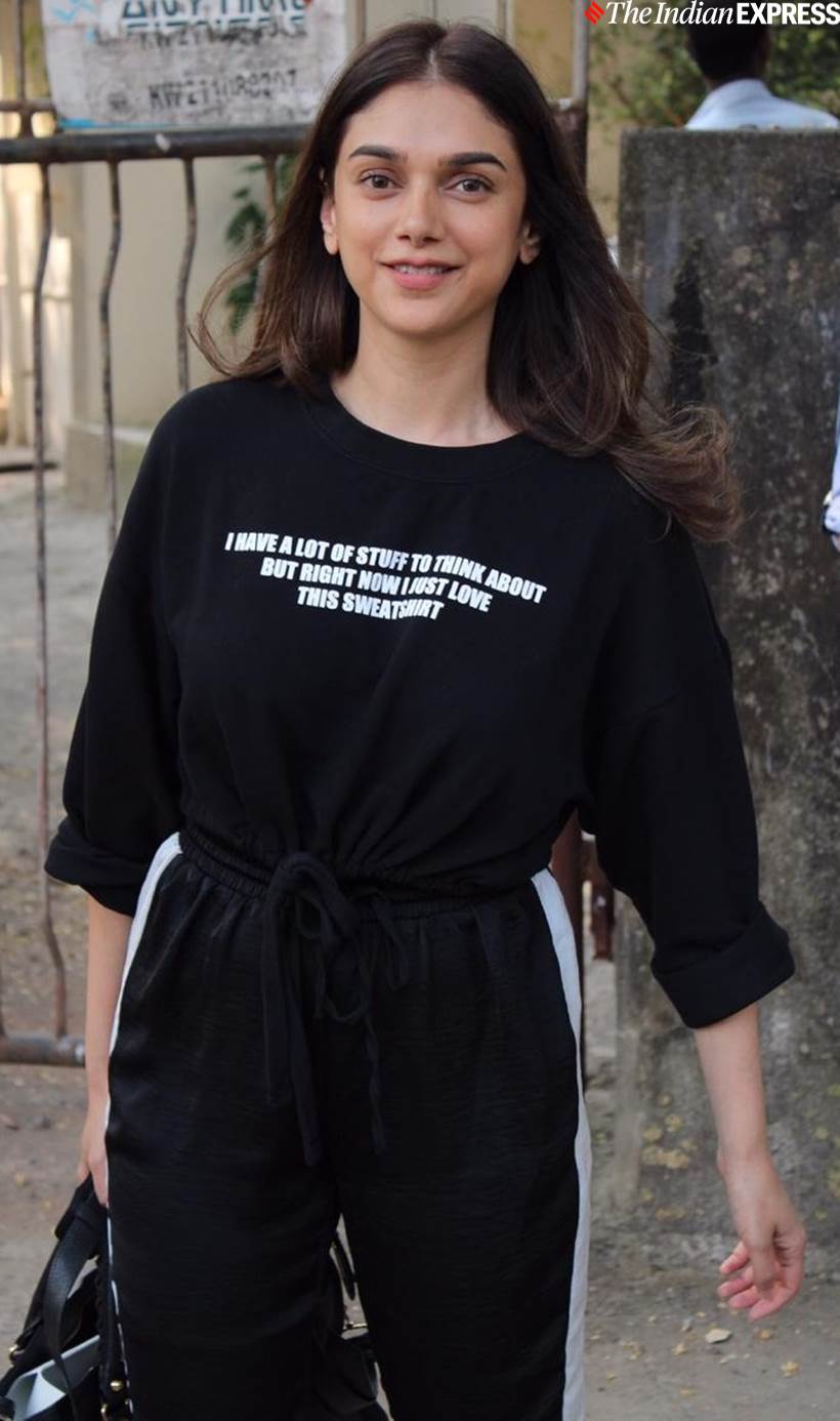 Sara Ali Khan, Kartik Aaryan, Janhvi Kapoor, Kareena, Kareena Kapoor Khan, Kalki Koechlin, Rhea Kapoor, Malaika Arora, Taapsee Pannu, Aamna Sharif, Shahid Kapoor