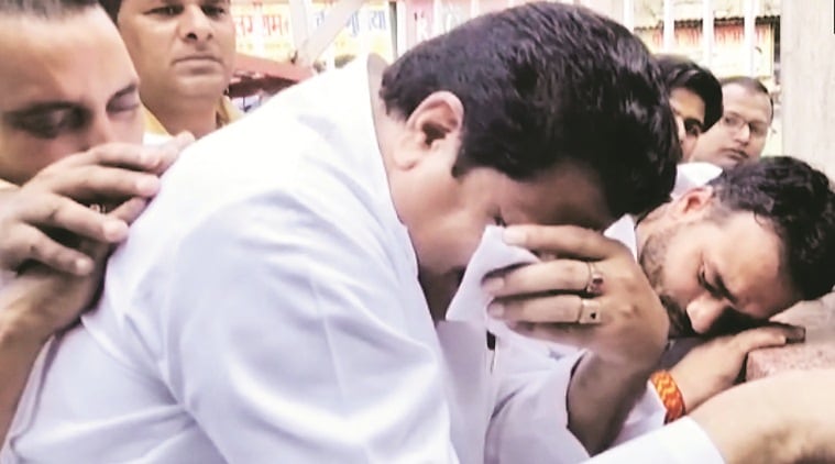 Gandhi statue video, Firoz Khan Gandhi vidoe crying, UP special assembly, UP Congress gandhi march, indian express