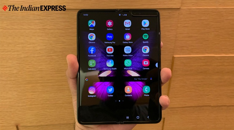 galaxy fold 2 features