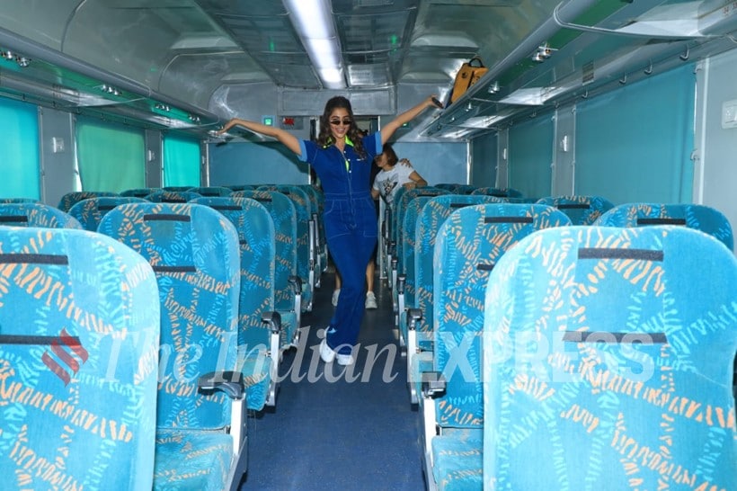 housefull 4 promotions, housefull 4 train, housefull 4 promotion on train, housefull 4 train phomotion photos, housefull 4 cast, housefull 4 news, akshay kumar, housefull 4 news