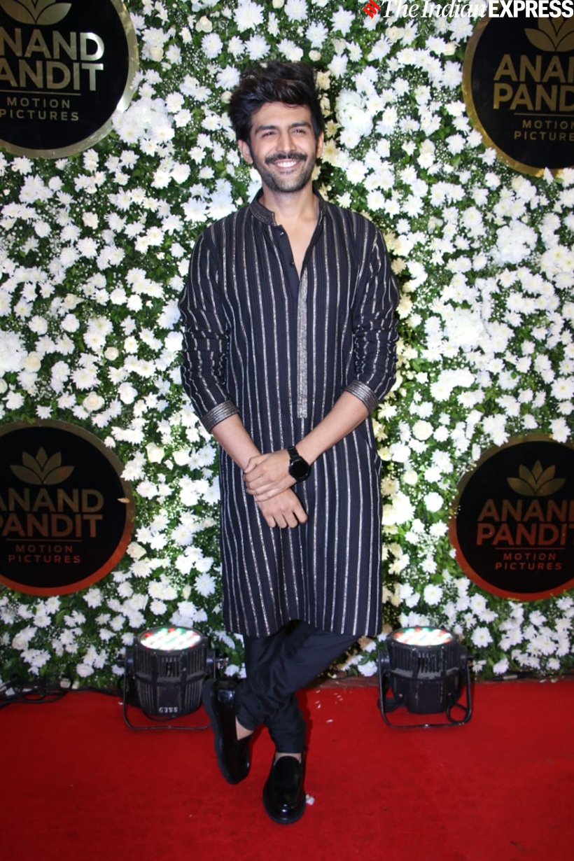 kartik aaryan at diwali party