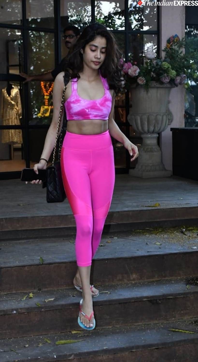 Sara Ali Khan, Kartik Aaryan, Janhvi Kapoor, Kareena, Kareena Kapoor Khan, Kalki Koechlin, Rhea Kapoor, Malaika Arora, Taapsee Pannu, Aamna Sharif, Shahid Kapoor