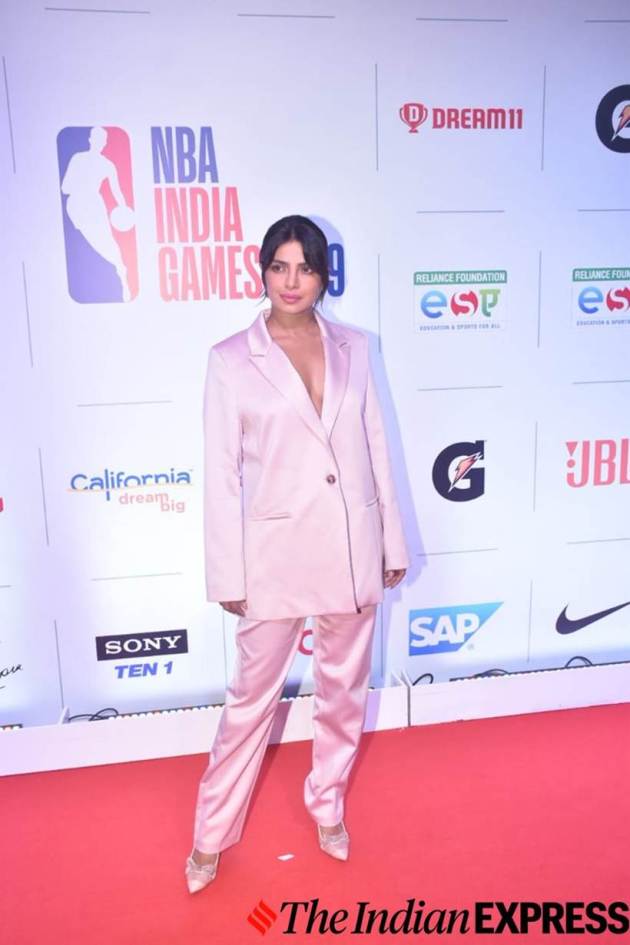 Priyanka Chopra, Priyanka Chopra red carpet, Priyanka Chopra looks, Priyanka Chopra grammy look, Priyanka Chopra met gala, indian express news
