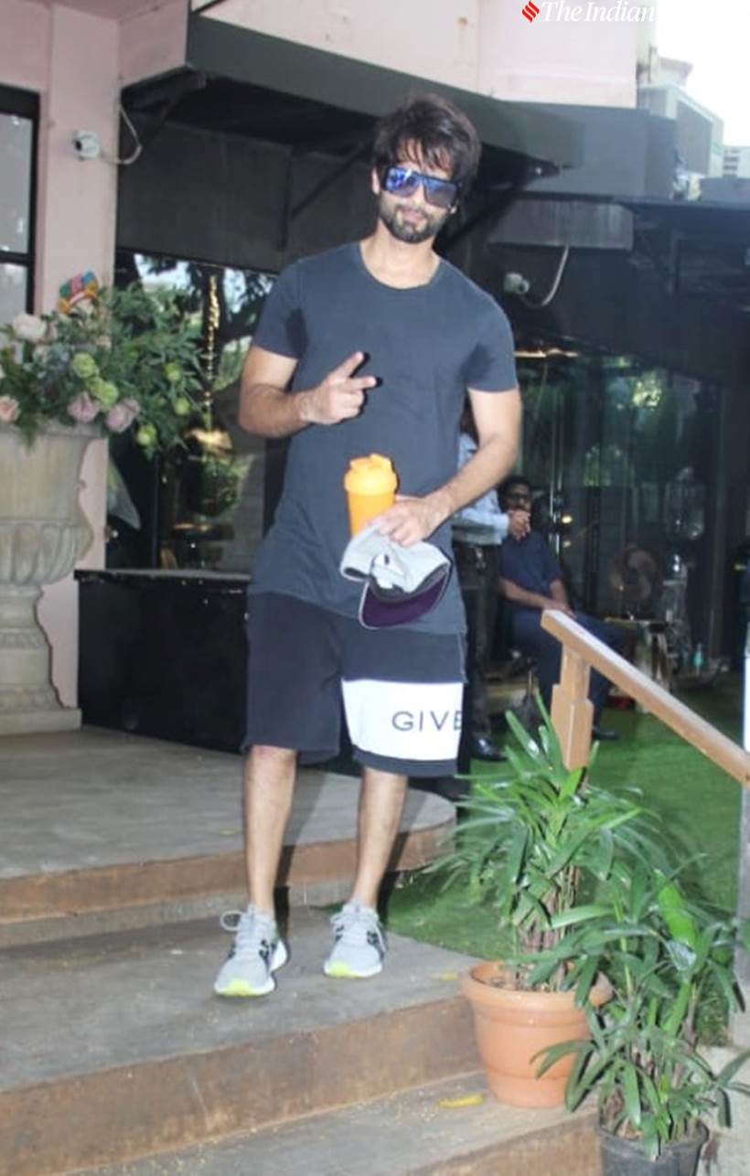 Sara Ali Khan, Kartik Aaryan, Janhvi Kapoor, Kareena, Kareena Kapoor Khan, Kalki Koechlin, Rhea Kapoor, Malaika Arora, Taapsee Pannu, Aamna Sharif, Shahid Kapoor