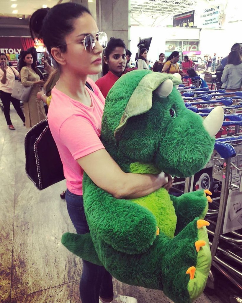 sunny leone, sunny leone photos, sunny leone news, sunny leone daughter, sunny leone kids, sunny leone daughter, nisha kaur weber, entertainment news, indian express