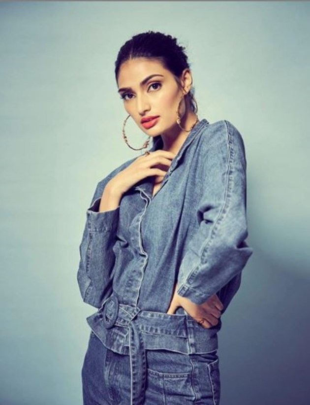 denim on denim, denim on denim trend is back, denim jackets, denim on denim, deepika padukone photos, kriti sanon photos, rhea kapoor photos, athiya shetty photos, kareena kapoor photos, indian express, lifestyle photos