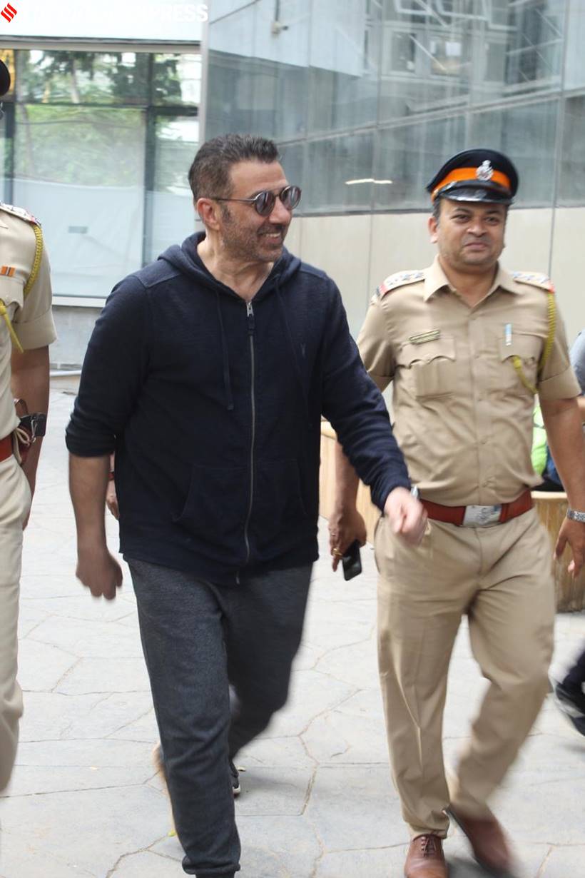 bollywood stars vote in maharashtra elections