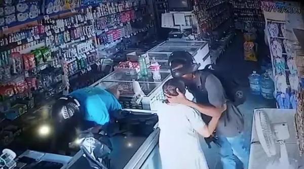 thief refuses to take money, robbery videos, thief kiss old woman forehead, robber refuses money kiss old woman head, viral news, odd news, good news, indian express, Trending