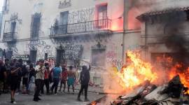 chile metro fee hike protests against president Sebastian Pinera explained