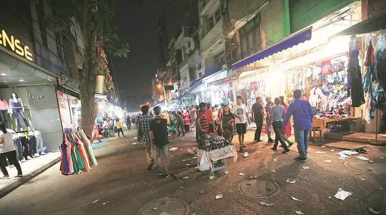 Delhi’s Karol Bagh vendors protest eviction drive by civic body | Delhi ...