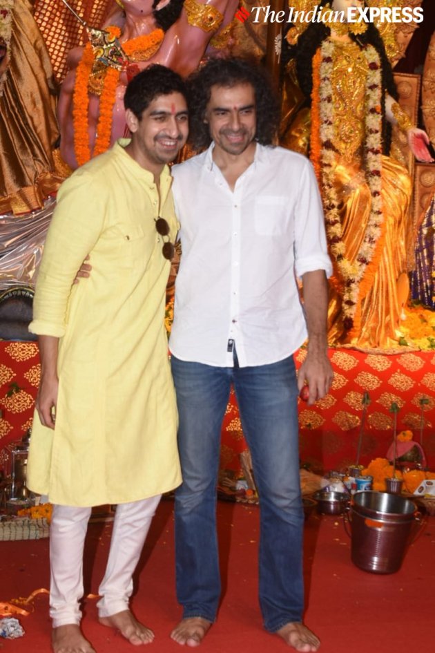 jaya bachchan, jaya bachchan durga puja, ayan mukerji, ayan mukerji durga puja, surbhi jyoti durga puja, durga puja celebrations, bollywood durga puja, durga puja celebration photos