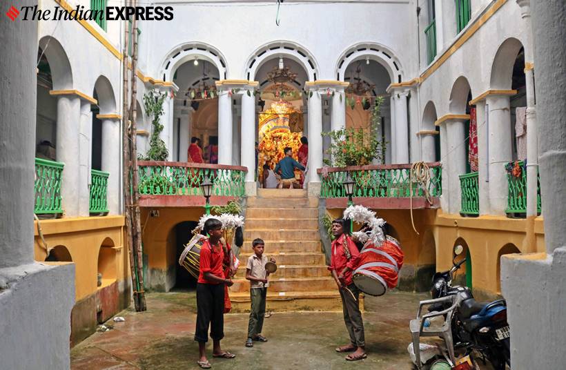 belu bari durga puja, durga puja celebrations, kolkata durga puja, kolkata news, indian express
