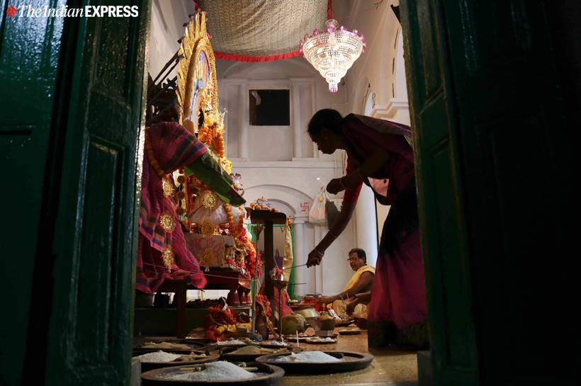 belu bari durga puja, durga puja celebrations, kolkata durga puja, kolkata news, indian express