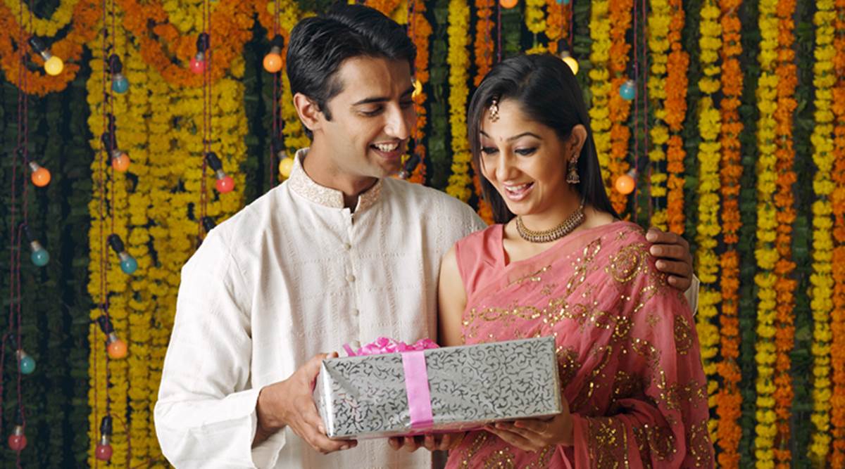 Celebrate Karwa Chauth with Your Fiancee with These Hampers | Blog -  MyFlowerTree