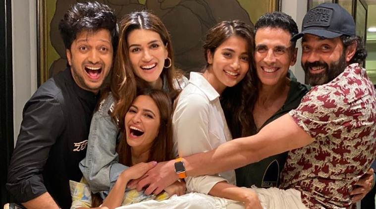 Housefull 4 Box Office Collection Day 2, Housefull 4 Movie 1st Day Box  Office Collection Report Download Worldwide: Live Updates
