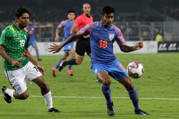 india vs bangladesh, ind vs ban, ind vs bangladesh photos, salt lake stadium pics, salt lake photos, world cup qualifier, fifa qualifier
