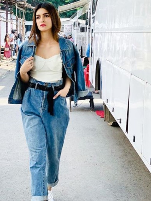 denim on denim, denim on denim trend is back, denim jackets, denim on denim, deepika padukone photos, kriti sanon photos, rhea kapoor photos, athiya shetty photos, kareena kapoor photos, indian express, lifestyle photos