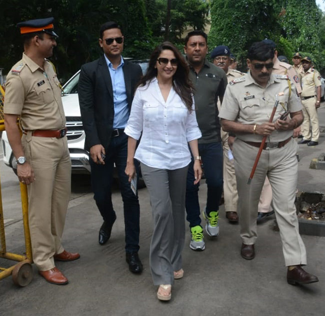 madhuri dixit, madhuri dixit photos, madhuri dixit voting