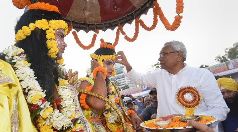 At Dussehra celebrations in Patna, no BJP leader shares the dais with Nitish Kumar