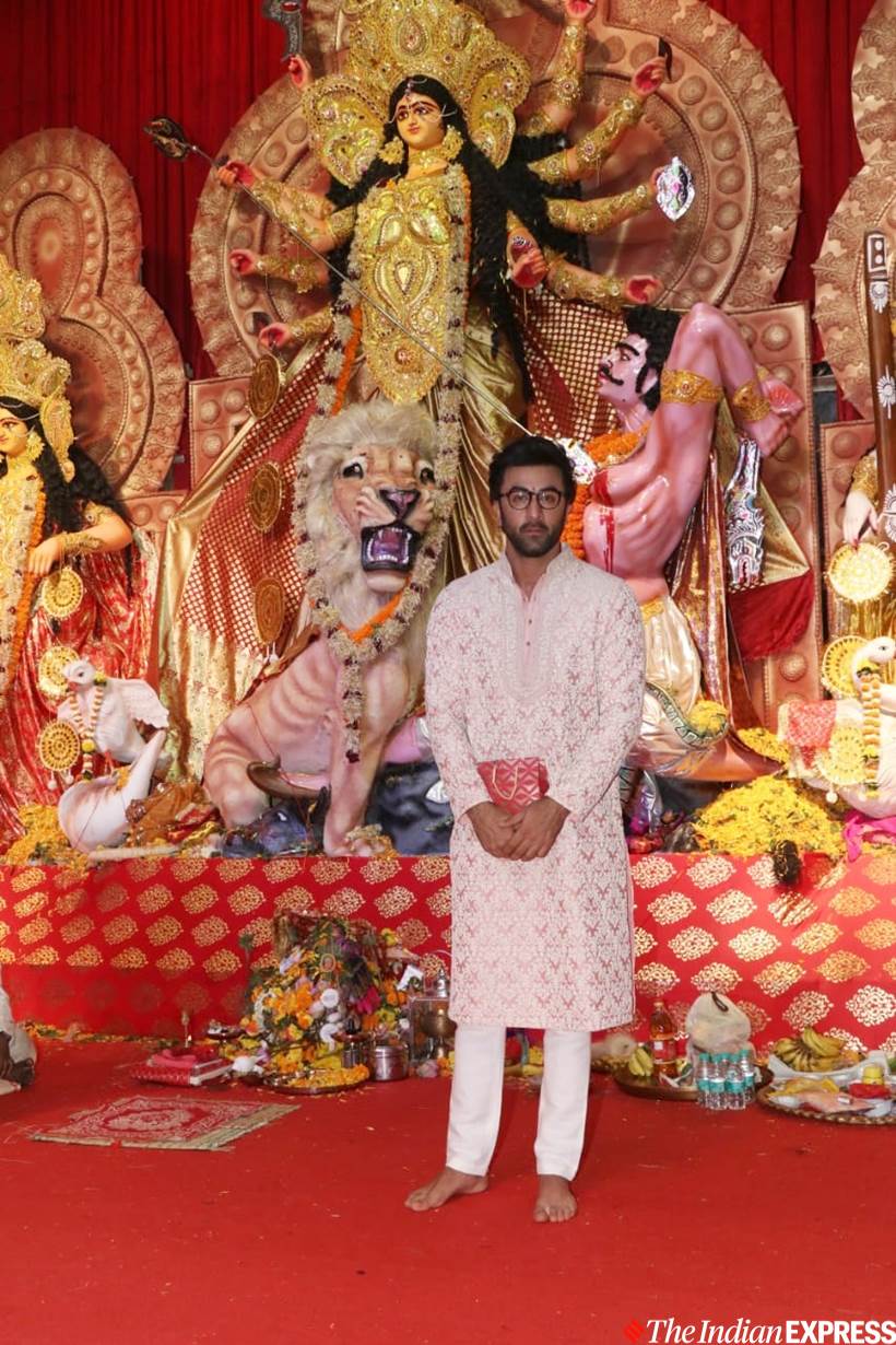 Alia Bhatt, Sara Ali Khan, Ranbir Kapoor, Hrithik Roshan, Durga Puja 2019, Durga Puja photo, navami, Durga puja pandal, Rani Mukerji, Kajol, Tanuja, Tanishaa Mukerji, Mouni Roy, Ayan Mukerji