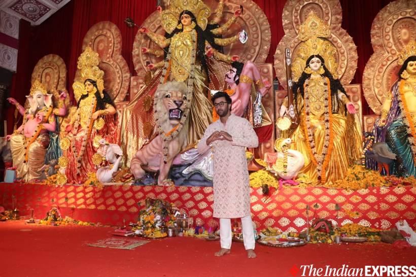Alia Bhatt, Sara Ali Khan, Ranbir Kapoor, Hrithik Roshan, Durga Puja 2019, Durga Puja photo, navami, Durga puja pandal, Rani Mukerji, Kajol, Tanuja, Tanishaa Mukerji, Mouni Roy, Ayan Mukerji