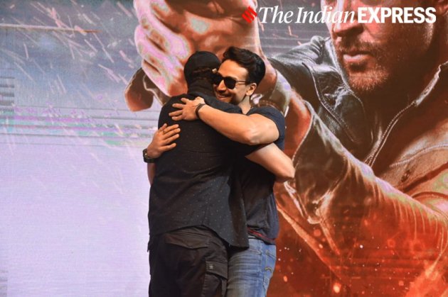 hrithik, tiger photos