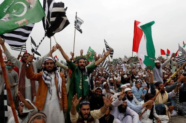 Pakistani azadi march, Pakistan azadi rally, Imran Khan govt in Pakistan, Pakistan news, Maulana Fazlur Rehman, Jamiat Ulema-e-Islam-Fazl (JUI-F), indian express