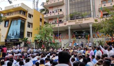 BJP-disqualified-MLAs-inducted-Bengaluru