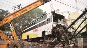 Lucknow news, Lucknow city news, Bus accident Jankipuram, lucknow police, indian express news