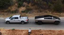 Cybertruck pulling Ford F-150