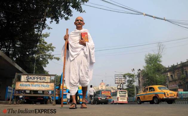 mahatma gandhi lookalike at cricket match, pink ball test match gandhi, man dressed as gandhi in kolkata, indian express news
