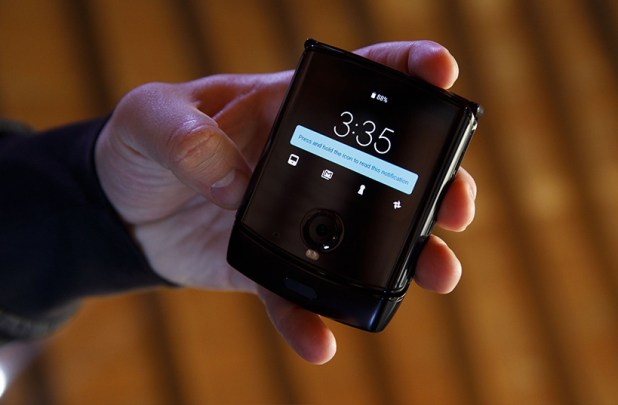 Moto Razr, the iconic flip phone is back, but with a foldable screen ...