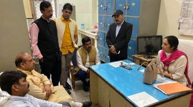 Delhi news, Delhi city news, AAP BJP Delhi, Delhi Shakurpur Sanitation worker death, PWD sanitation worker death delhi, indian express news