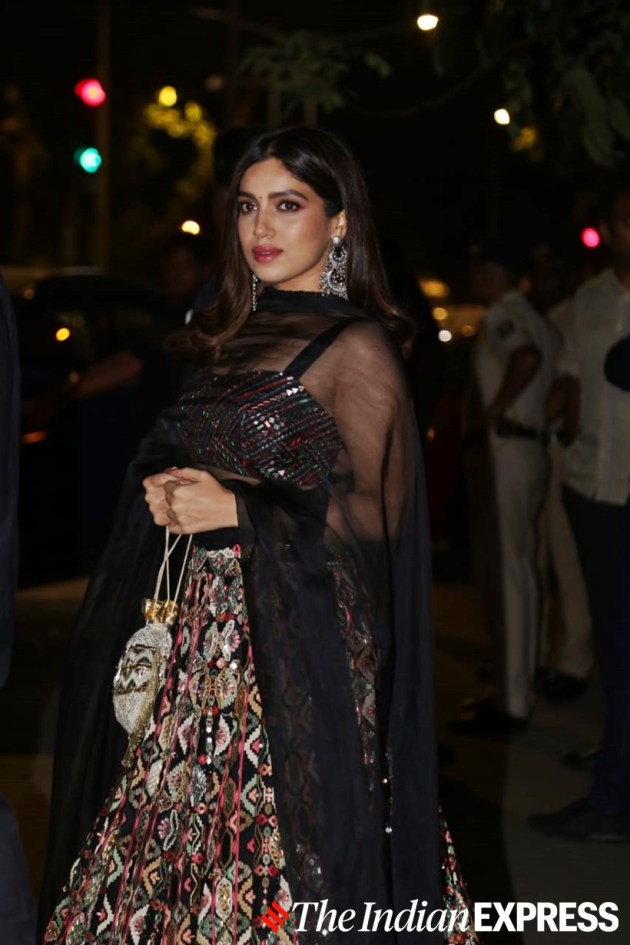 lehenga designs, lehenga for wedding, lehenga ethnic wear, kareena kapoor latest photos, karisma kapoor latest photos, ananya pandey latest photos, sonakshi sinha latest photos, diana penty latest photos, lifestyle, indian express, celeb fashion