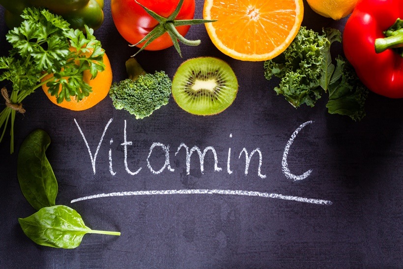 vitamin A, vitamin E, Vitamin C, apple, garlic, rujuta diwekar, dietitian Lavleen Kaur, indianexpress.com, pollution, toxic air, delhi smog, haze, AQI, severe pollution, foods to save you from pollution, home remedies, indianexpress, mulethi benefits, tomato benefits, Vitamin A, anti pollution foods,