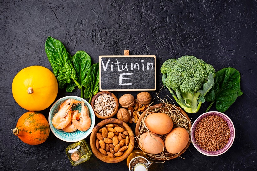 vitamin A, vitamin E, Vitamin C, apple, garlic, rujuta diwekar, dietitian Lavleen Kaur, indianexpress.com, pollution, toxic air, delhi smog, haze, AQI, severe pollution, foods to save you from pollution, home remedies, indianexpress, mulethi benefits, tomato benefits, Vitamin A, anti pollution foods,