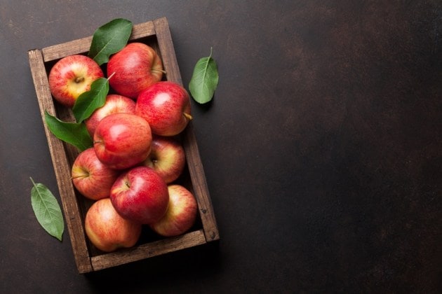 vitamin A, vitamin E, Vitamin C, apple, garlic, rujuta diwekar, dietitian Lavleen Kaur, indianexpress.com, pollution, toxic air, delhi smog, haze, AQI, severe pollution, foods to save you from pollution, home remedies, indianexpress, mulethi benefits, tomato benefits, Vitamin A, anti pollution foods, millet, carrot, ayurveda,