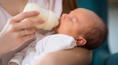 baby feeding bottle