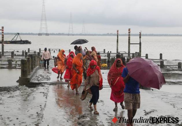 cyclone bulbul, cyclone bulbul kolkata, cyclone bulbul photos, cyclone bulbul latest news, indian express news