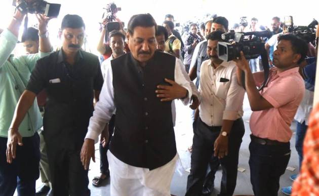 Maharashtra govt formation, Shiv Sena, Maharashtra government formation, Maharashtra govt talks, Shiv Sena, NCP, Shiv Sena NCP, NCP Shiv Sena, Matoshree, Uddhav Thackeray, Sharad Pawar, India news, Indian Express